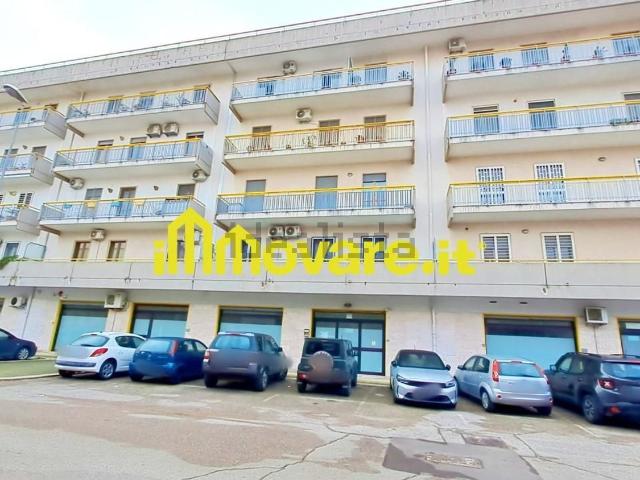 Locale in vendita di 400 m² in Via Suor Marcella Arosio, 7