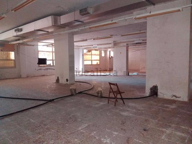 Locale in vendita di 400 m² in Via Palermo, 21