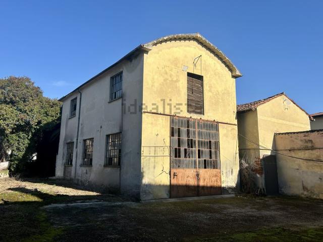 Locale in vendita di 400 m² in Via Roma