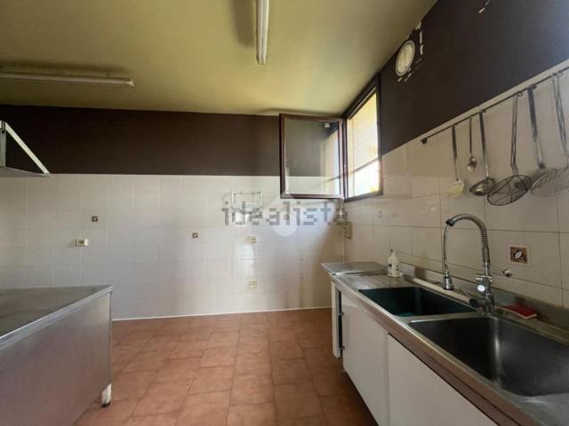 Locale in vendita di 400 m² in Via Roma, 1