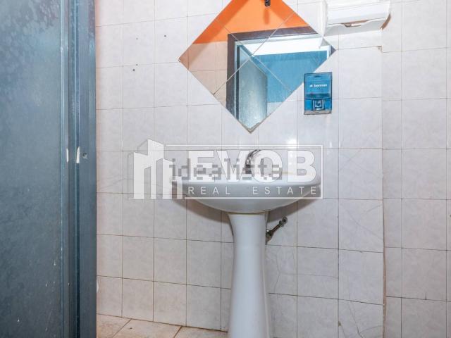 Locale in vendita di 400 m² in Via V. Bellini, 9