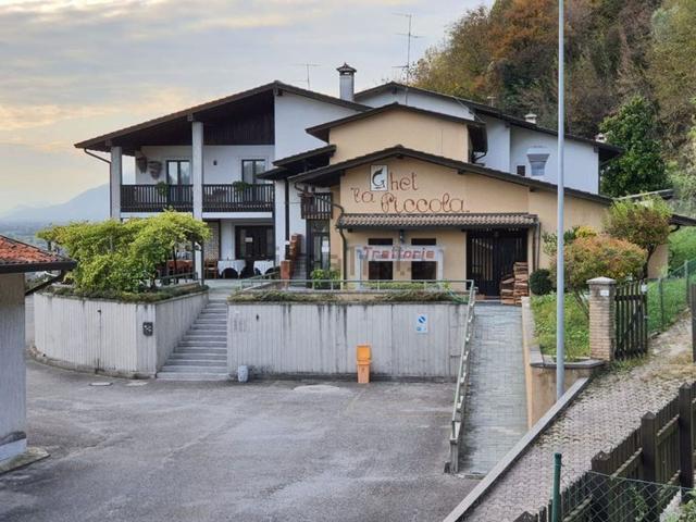Locale in vendita di 400 m² in Località Ghet