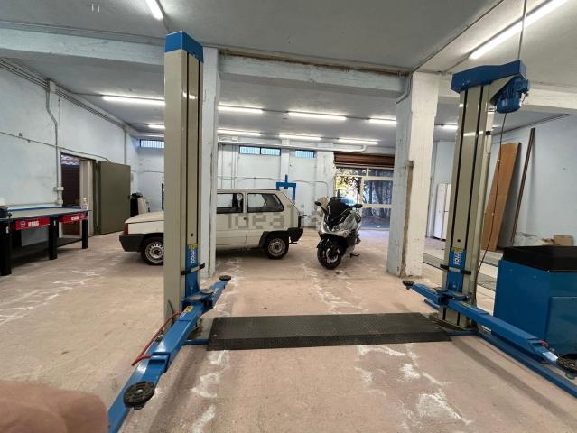 Locale in vendita di 400 m² in Piazza Bonaventura Zumbini