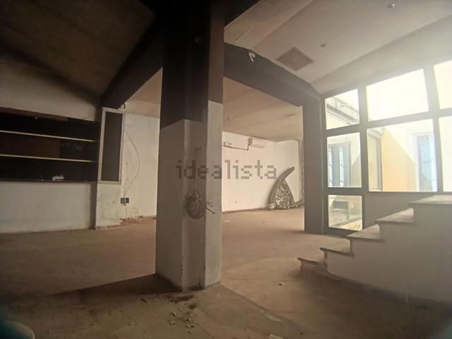 Locale in vendita di 400 m² in Piazza Pier Vettori
