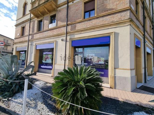 Locale in vendita di 400 m² in Piazzale Stanga, 8