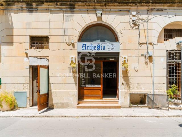 Locale in vendita di 404 m² in Via Giulio de Giuseppe