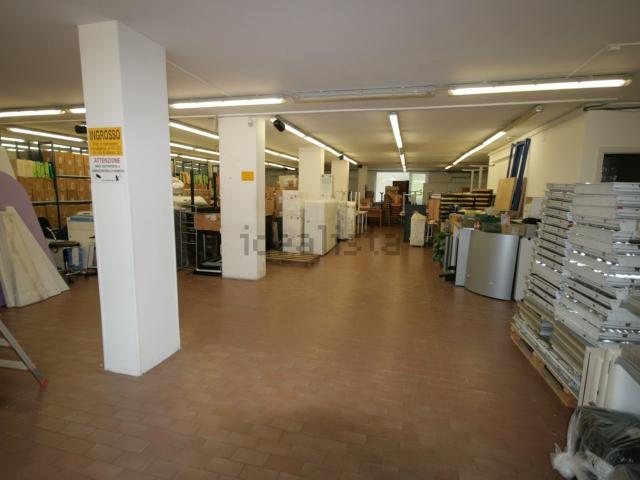 Locale in vendita di 404 m² in Via Ulisse Dini