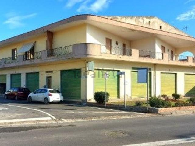 Locale in vendita di 405 m² in Via Boito