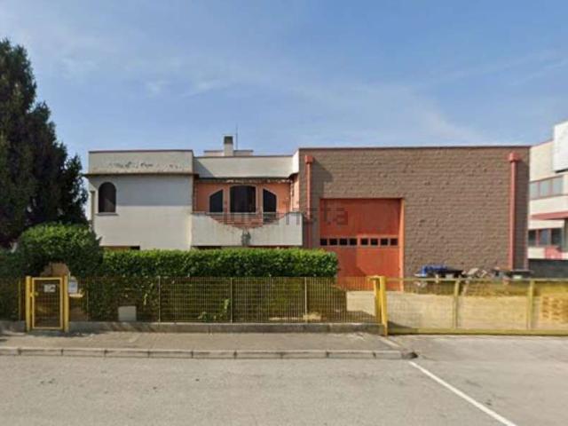 Locale in vendita di 405 m² in Viale Europa