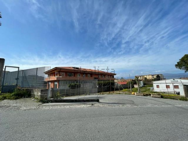 Locale in vendita di 406 m² in Contrada Armacà