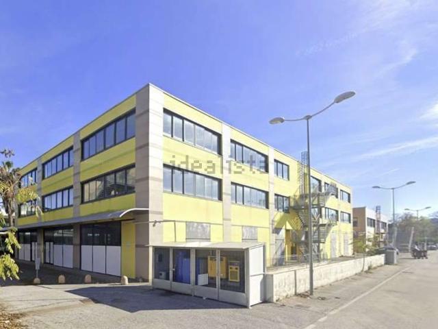 Locale in vendita di 40700 m² in Via Delle Cerase