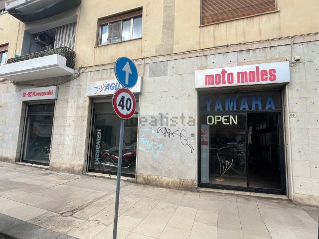 Locale in vendita di 407 m² in Via Imperatore Federico, 62