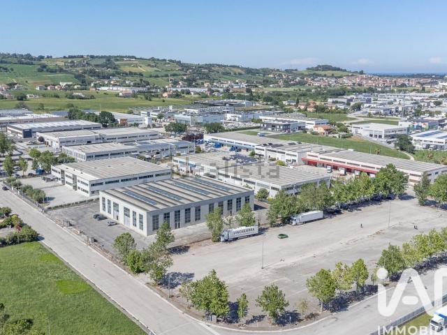 Locale in vendita di 4084 m² in Via Vincenzo Breda