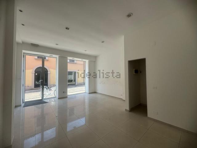 Locale in vendita di 40 m² in Corso Gabriele Manthone, 9