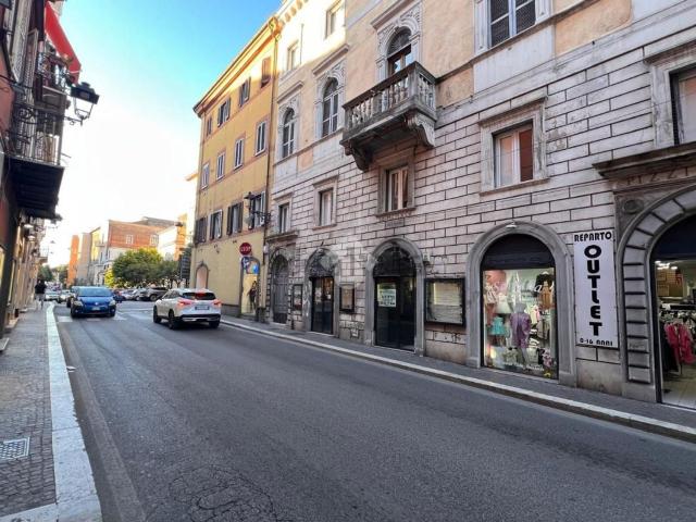 Locale in vendita di 40 m² in Corso Giacomo Matteotti, 165