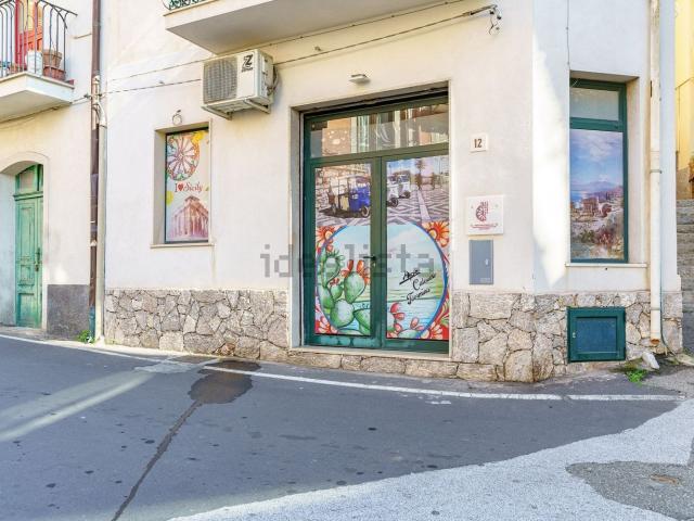 Locale in vendita di 40 m² in Piazza Andromaco, 12