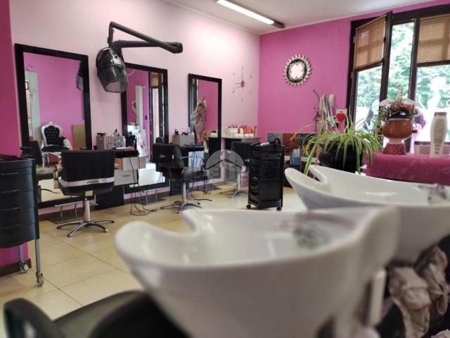 Locale in vendita di 40 m² in Piazza IV Novembre, 13