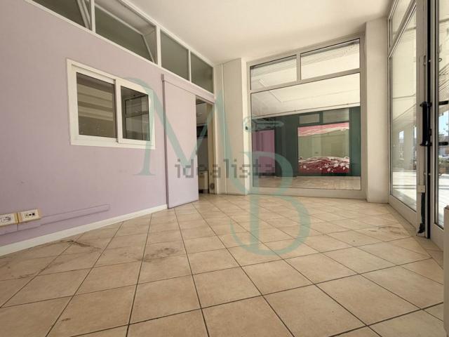 Locale in vendita di 40 m² in Piazza Madre Teresa di Calcutta
