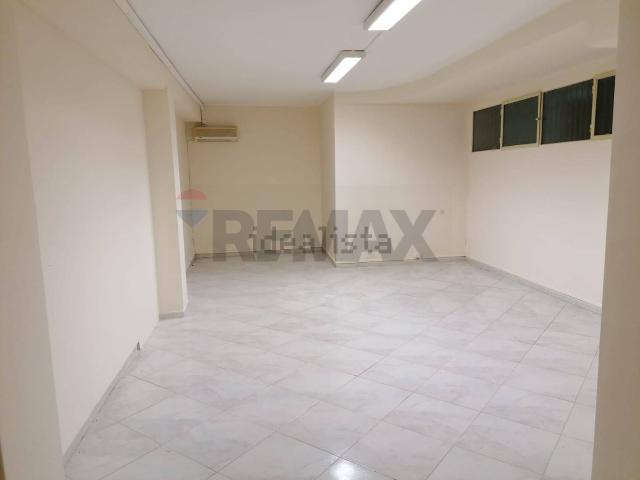 Locale in vendita di 40 m² in Piazza Marconi, 6