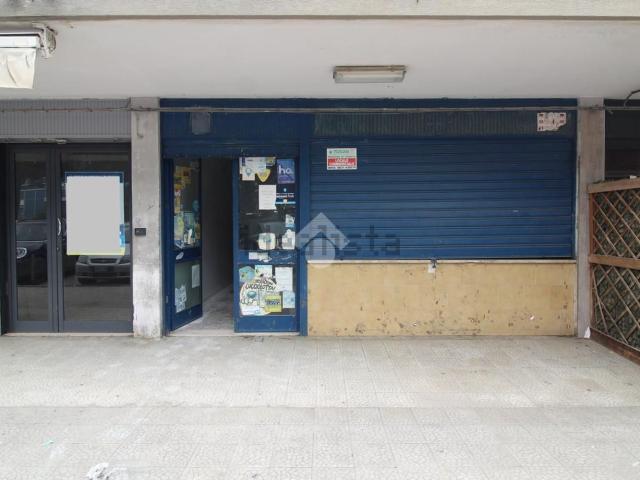 Locale in vendita di 40 m² in Piazza Raffaello, 7