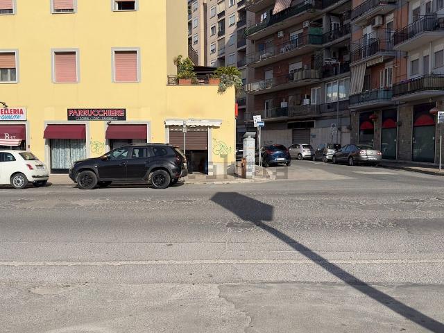 Locale in vendita di 40 m² in Piazzale Gorizia, 8