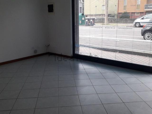 Locale in vendita di 40 m² in Via Trieste, 226