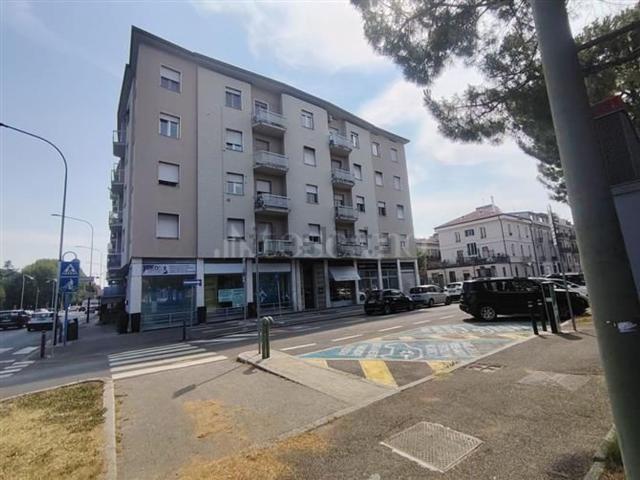 Locale in vendita di 40 m² in Via Ugo Foscolo