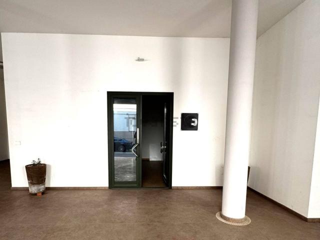 Locale in vendita di 40 m² in Via Unione Militare, 75