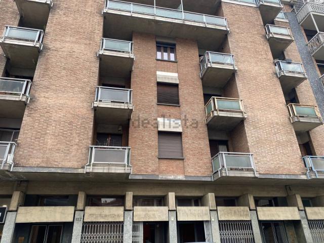 Locale in vendita di 40 m² in Via Verolengo, 151