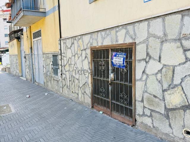Locale in vendita di 40 m² in Via Vincenzo Janfolla, 722