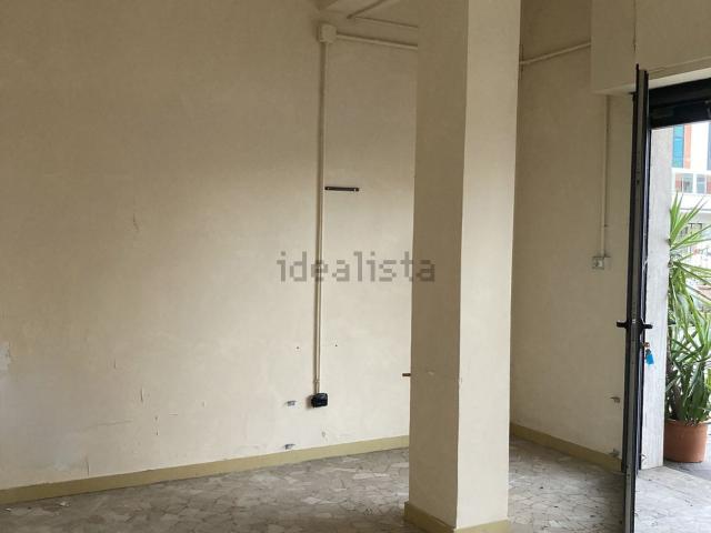 Locale in vendita di 40 m² in Via A. Manzoni, 1