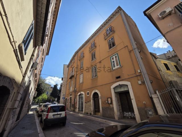 Locale in vendita di 40 m² in Via Antonio Cardarelli, 10