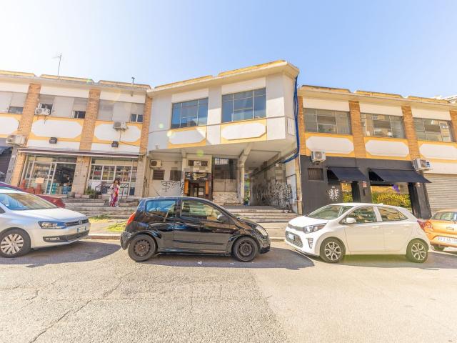 Locale in vendita di 40 m² in Via Augusto Terenzi