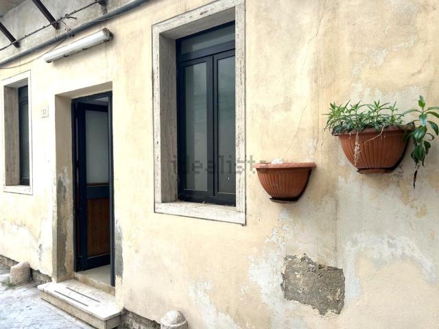 Locale in vendita di 40 m² in Via Basile, 12
