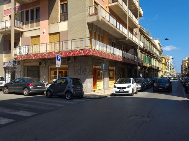 Locale in vendita di 40 m² in Via Camiciotti, 80
