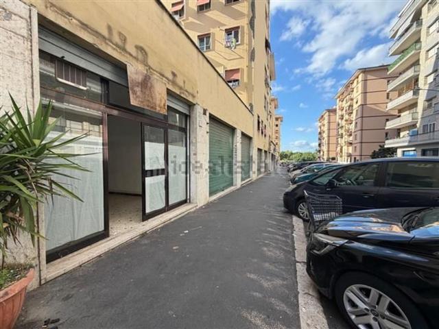 Locale in vendita di 40 m² in Via Calpurnio Pisone
