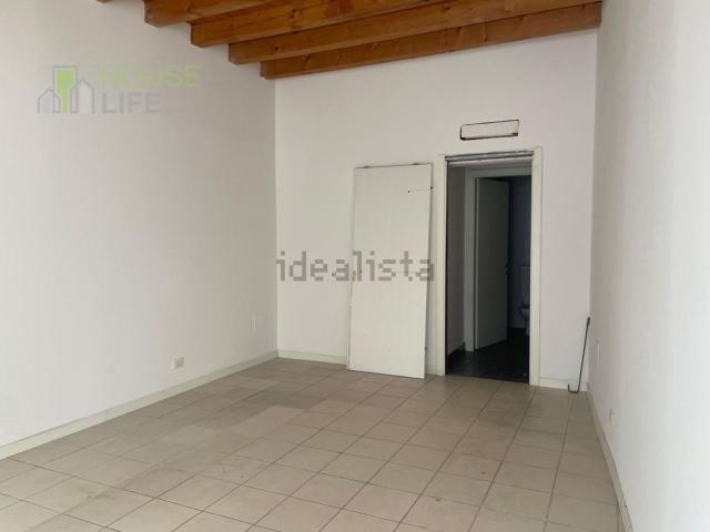 Locale in vendita di 40 m² in Via Cap. G. Sella