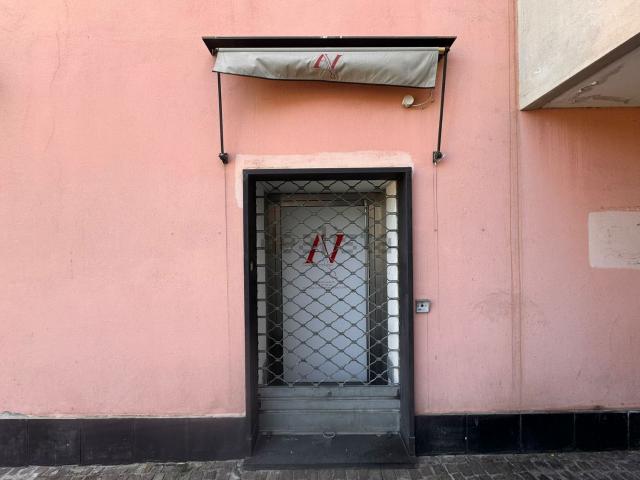 Locale in vendita di 40 m² in Via Caprera, 7