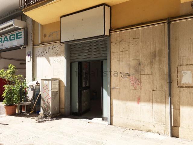 Locale in vendita di 40 m² in Via Carlo Pisacane, 73