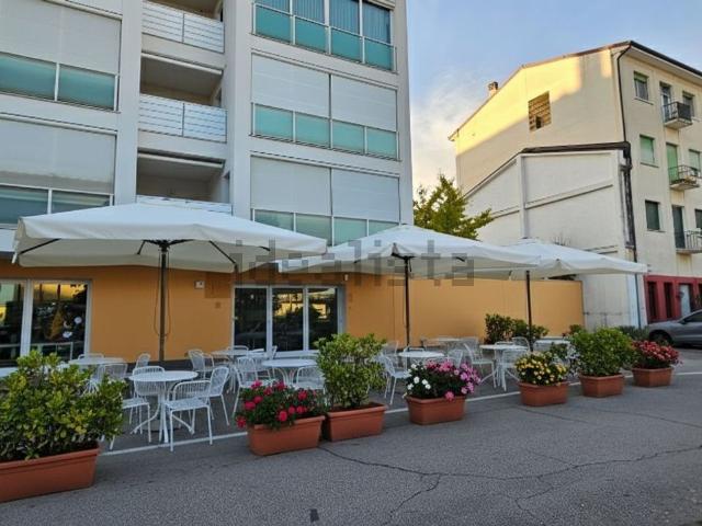 Locale in vendita di 40 m² in Via Castello d&apos Amore, 19