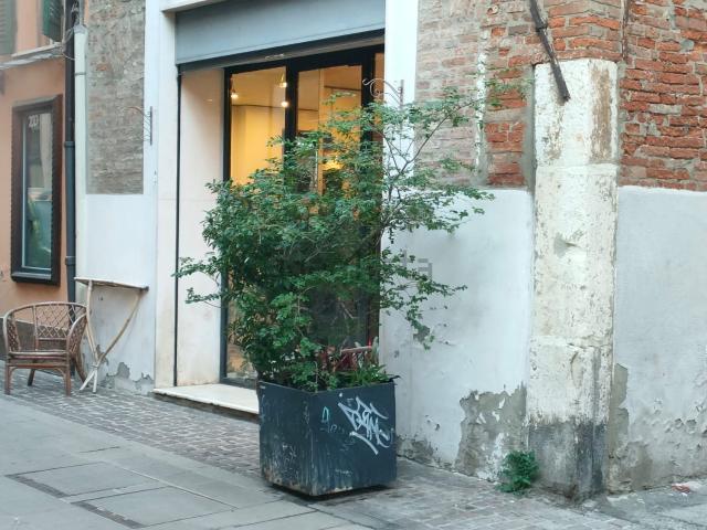 Locale in vendita di 40 m² in Via Contrari