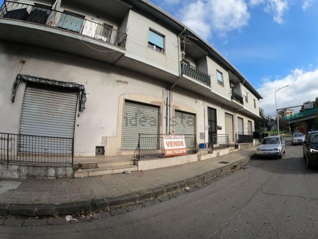 Locale in vendita di 40 m² in Via degli Stadi, 100