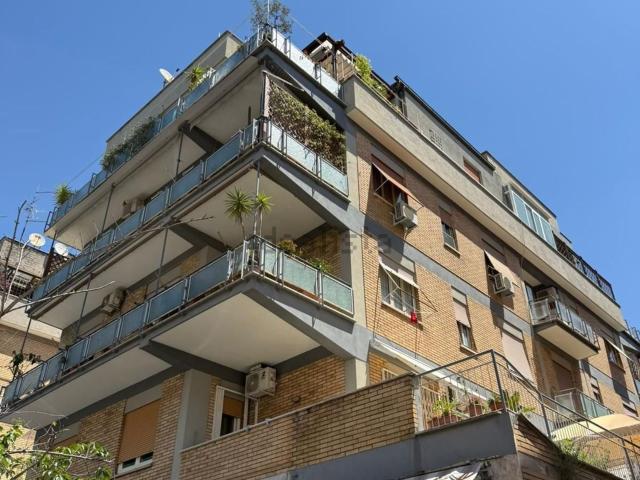 Locale in vendita di 40 m² in Via dei Frassini, 40