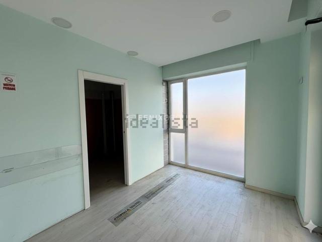 Locale in vendita di 40 m² in Via del Mare