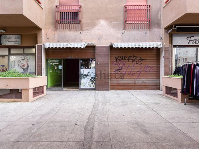 Locale in vendita di 40 m² in Via Eugenio l&apos Emiro, 16