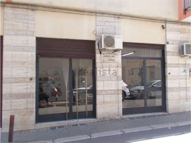 Locale in vendita di 40 m² in Via F. R. Curzio, 40