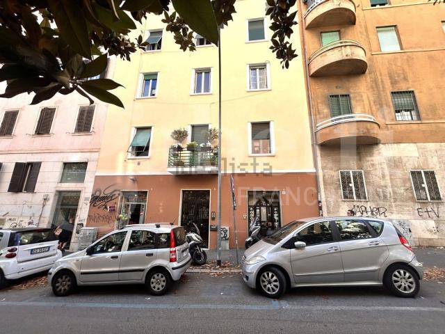 Locale in vendita di 40 m² in Via Foligno, 6