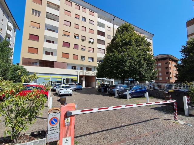 Locale in vendita di 40 m² in Via Forni di Sotto, 39