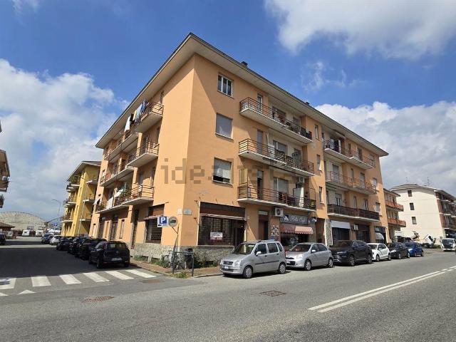 Locale in vendita di 40 m² in Via Fratelli Rosselli, 108