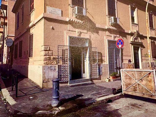 Locale in vendita di 40 m² in Via Gabrio Serbelloni